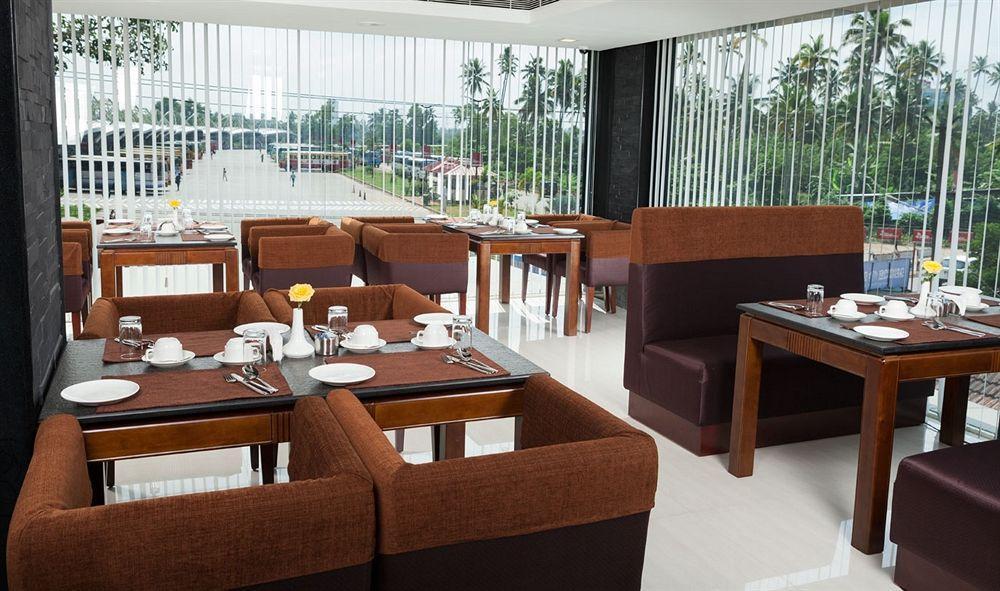 Hotel Abaam Cochin Kochi Exterior foto